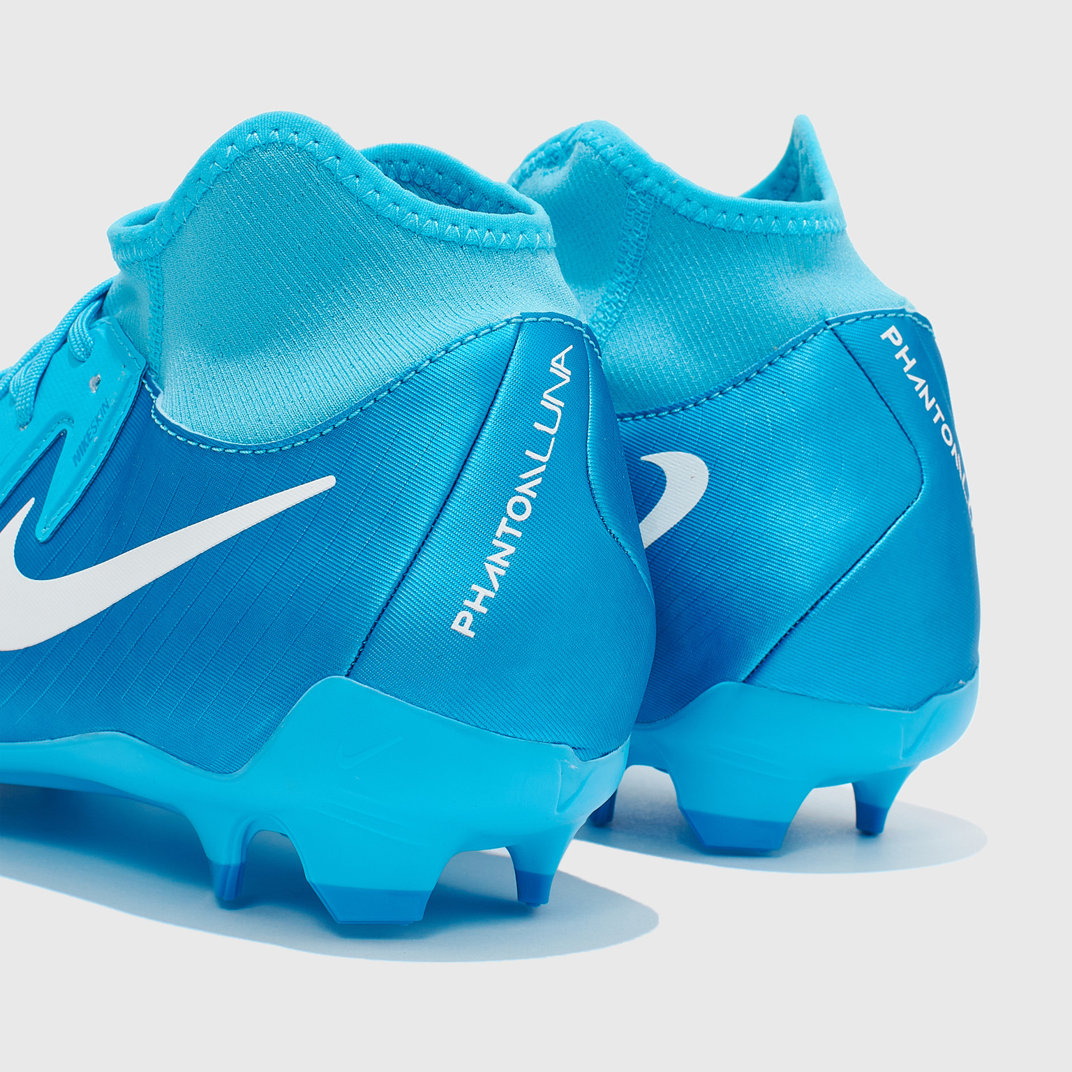 Бутсы Nike Phantom Luna II Academy FG/MG FD6725-400