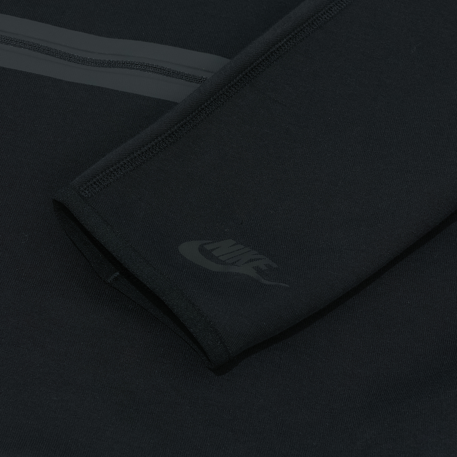 Толстовка Nike Tech Fleece FB7998-010