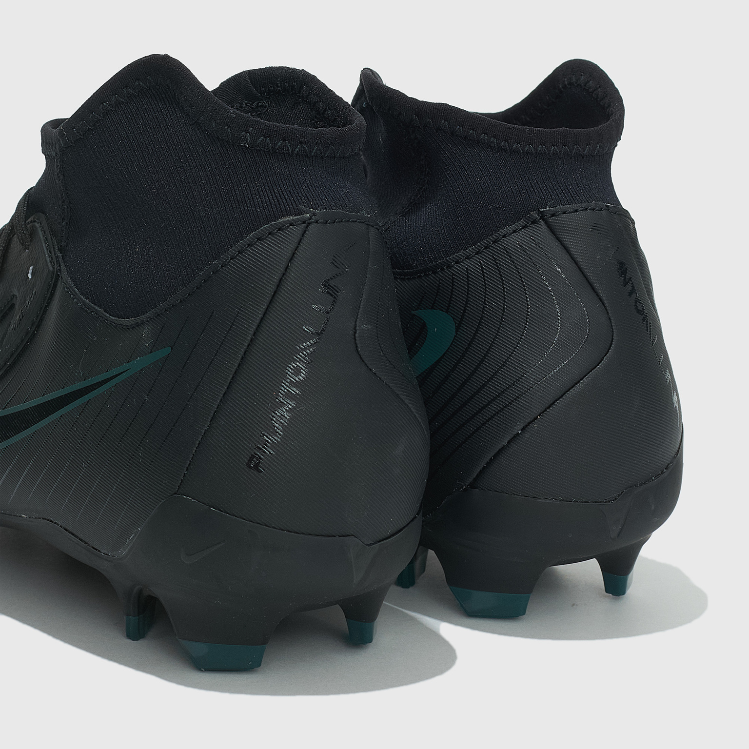 Бутсы Nike Phantom Luna II Academy FG/MG FD6725-002