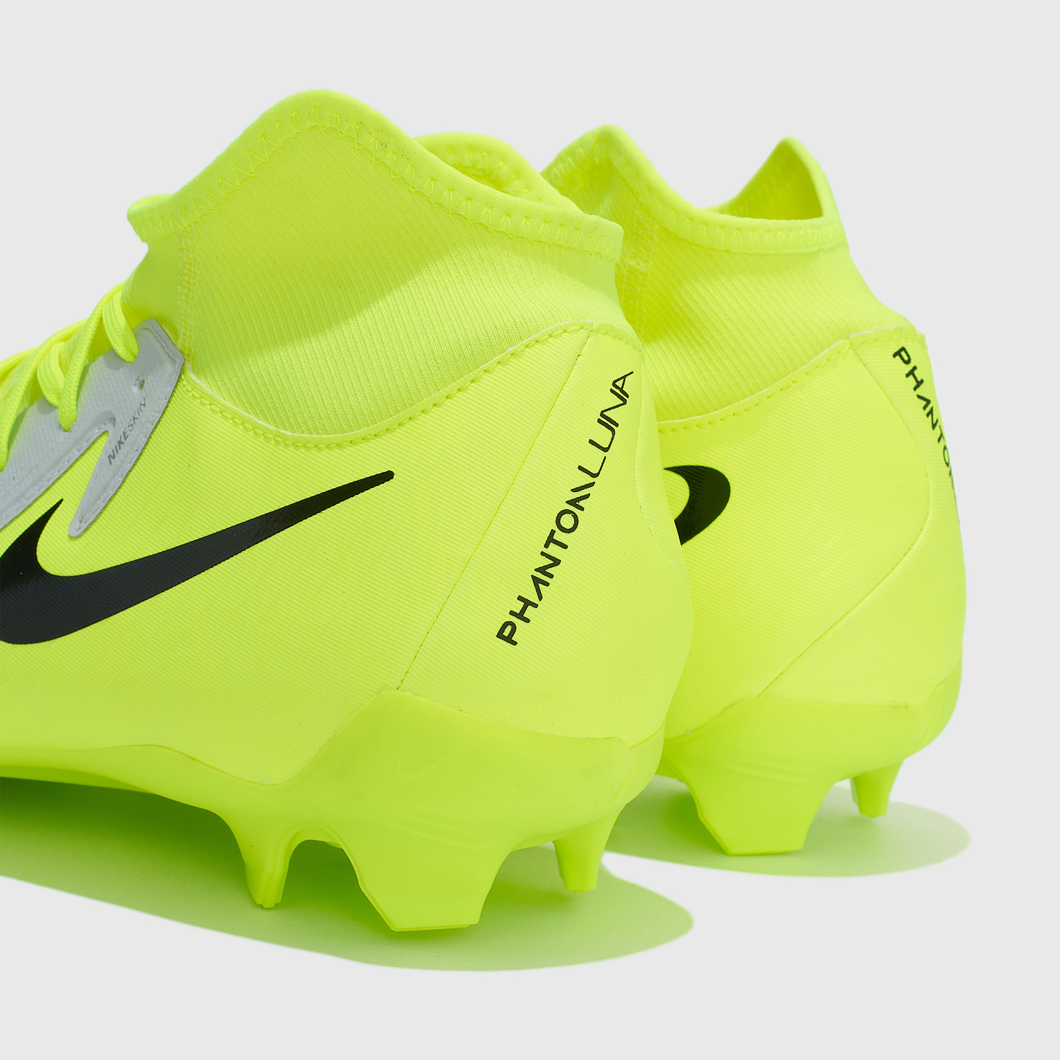 Бутсы Nike Phantom Luna II Academy FG/MG FD6725-003